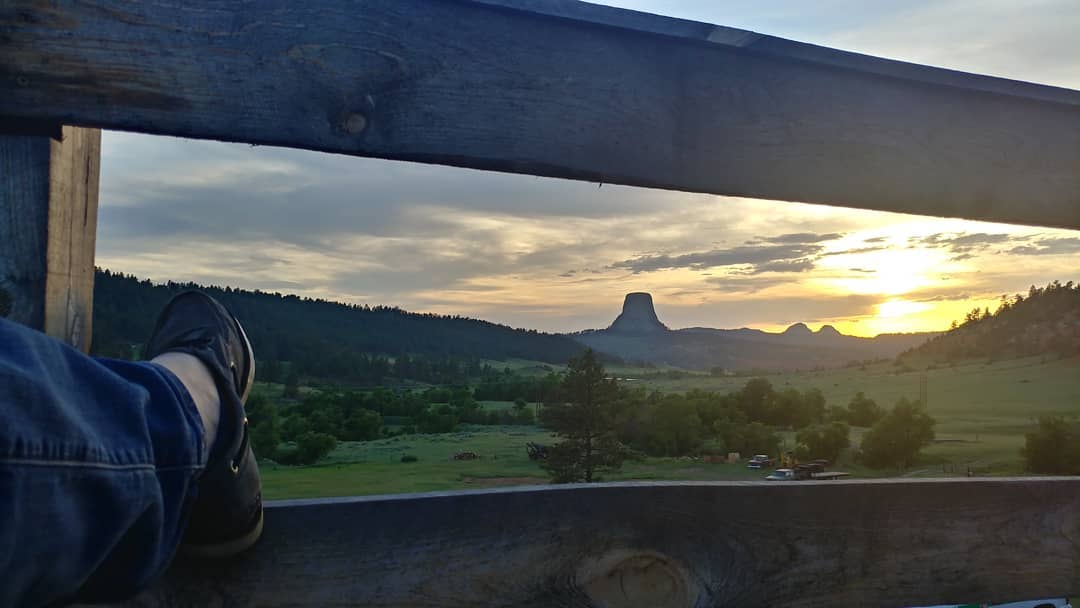 Chilling out watching the sun set on Devil's Tower. Waiting for a close encounter 😎