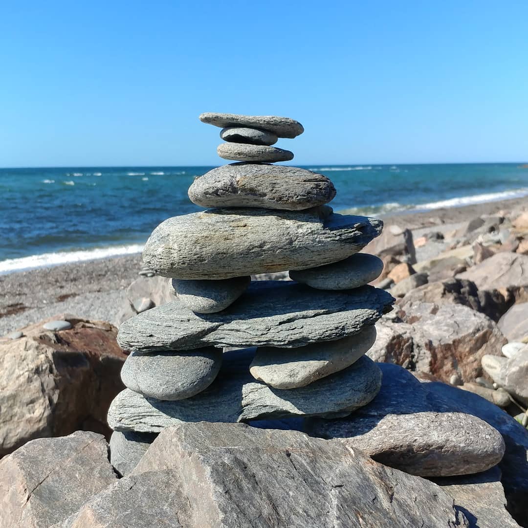 These stones are comically easy to stack.