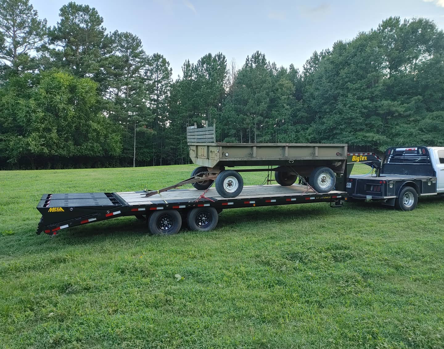 I wanted a hay rack but that's not really a thing in the south so I've ended up with this old us army wagon. We'll see if it can become friends with my unimog for a parade at some point.
